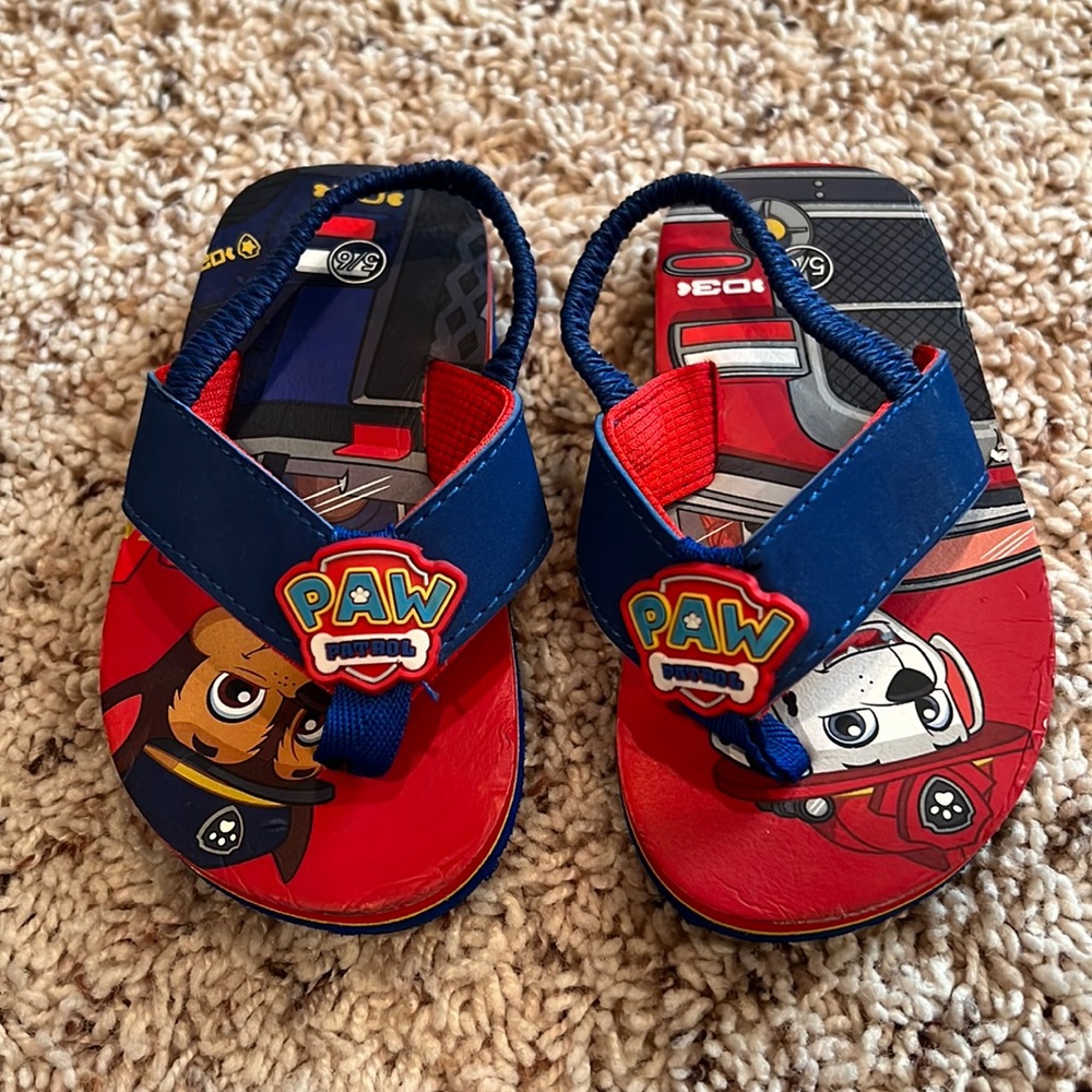 NWOT toddler boy’s Paw Patrol flip flops size 5/6 🐾